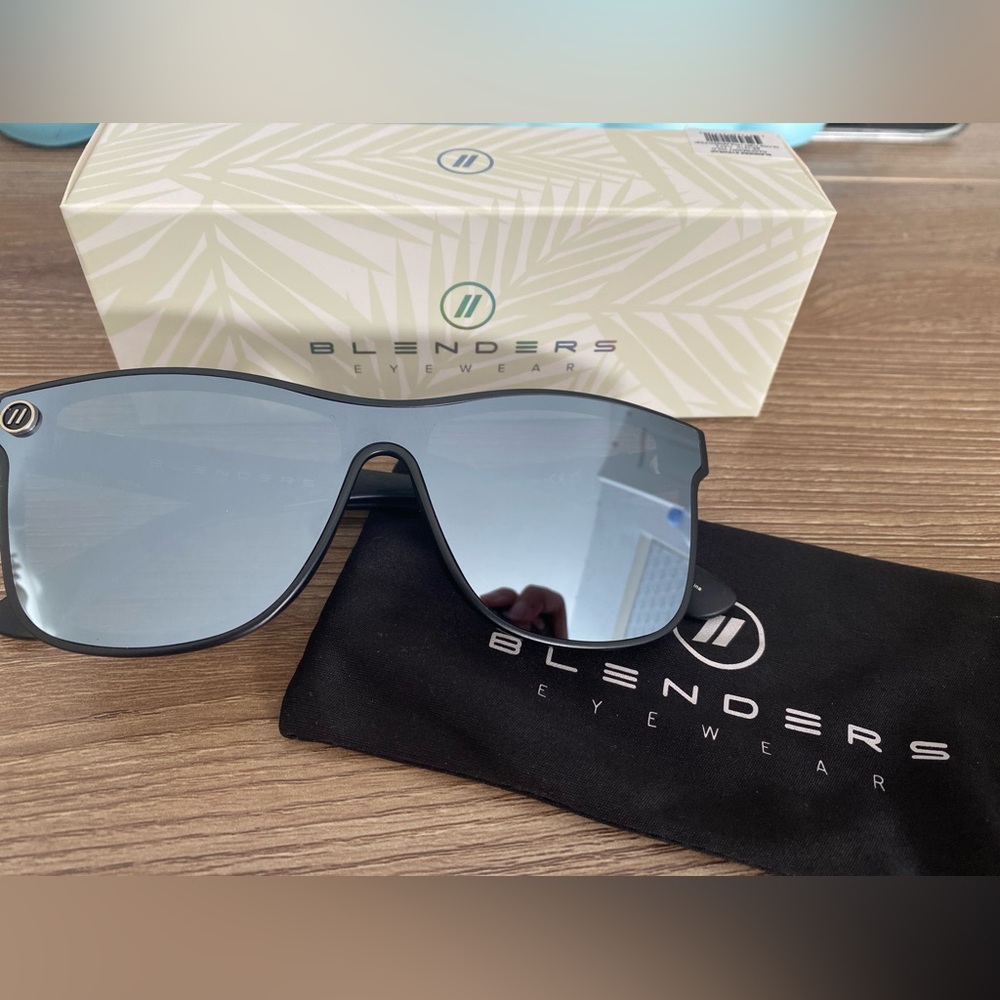 Polarized New Unisex Black Blender Eyewear. Nocturnal Q X2